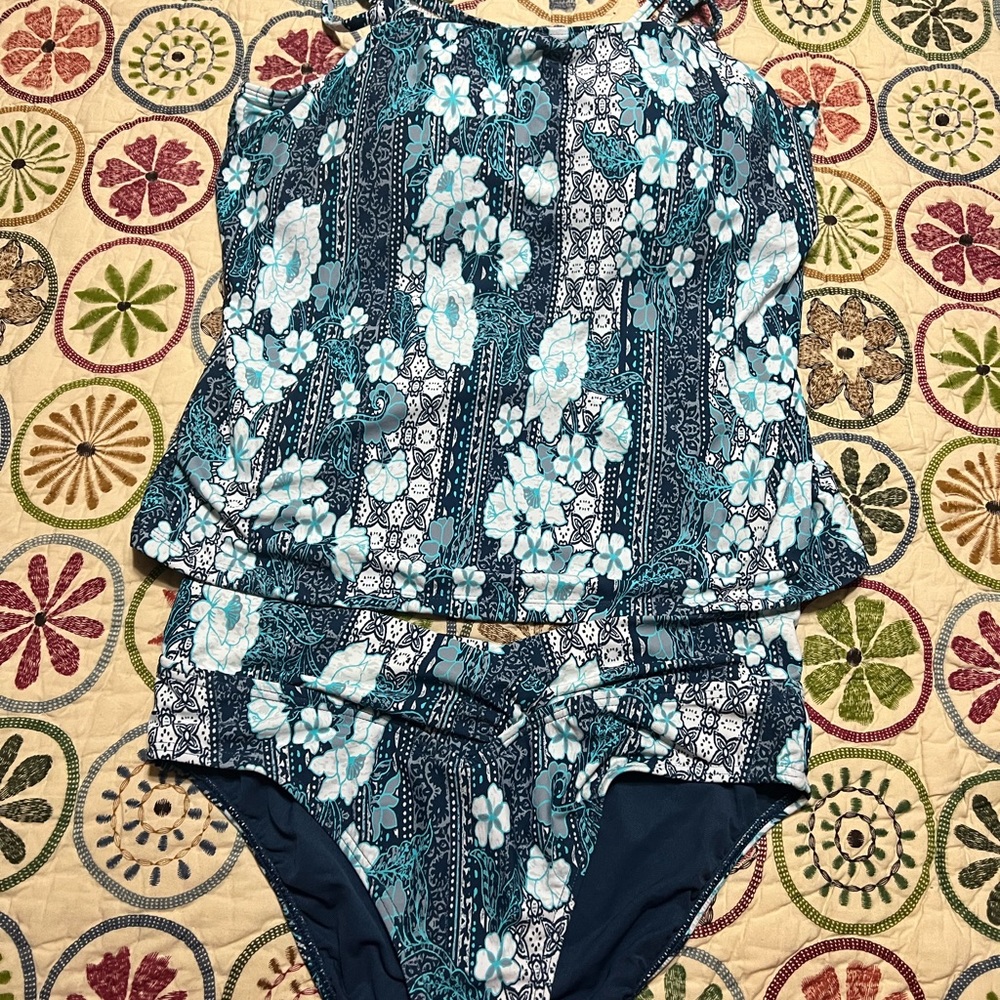 Sunsets Tankini Set (they are separates however I’m selling as the set)